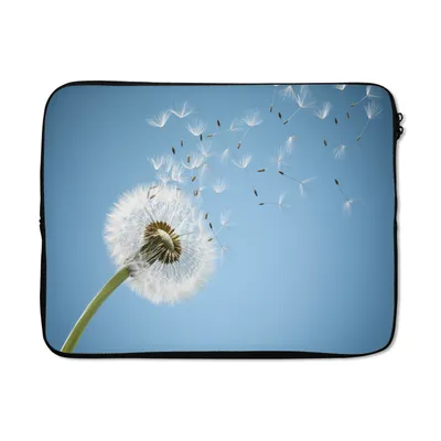 Produktbild von MuchoWow® Laptop Hülle 15 Zoll Löwenzahn mit blauem Hintergrund Laptoptasche - Laptoptasche - Sleeve - Rundum-Schutz