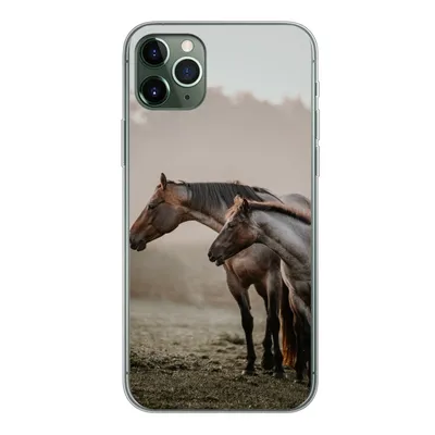 Produktbild von MuchoWow® Handyhülle Schutzhülle Hülle für iPhone 11 Pro Max Pferde - Nebel - Wiese Silikon Softcase Handy Hülle - Schutz