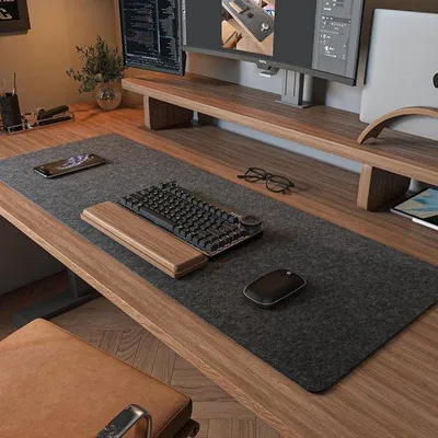 Produktbild von Dunkelgraue Filz-Schreibtischunterlage – rutschfeste Computermatte (96 x 30 cm) für Tastatur und Maus
