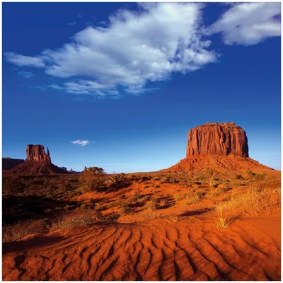 Produktbild von Wallario Premium Glasbild, freischwebende Optik, kräftige Farben, Größe 30 x 30 cm Motiv Monument Valley am Abend I