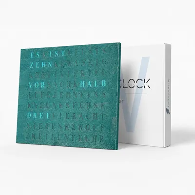 Produktbild von WordClock Jupiter 2.0 – Verdigris Green Edition (50×40 cm) – Kupferfront mit Grünspan-Patina, RGBW LED, Echtzeituhr & IO Advanced Software
