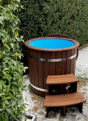 Image de Baignoire en bois avec hydromassage, spa de jardin, spa extérieur, bassin de détente