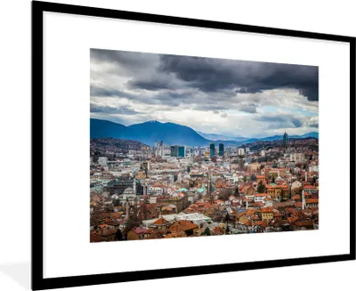 Produktbild von MuchoWow® Gerahmtes Poster Wolkendecke über Sarajevo Bosnien und Herzegowina 90x60 cm - Poster mit Schwarzem Bilderrahmen Wandposter Rahmen Foto Bilder - Wanddekoration - Fotos