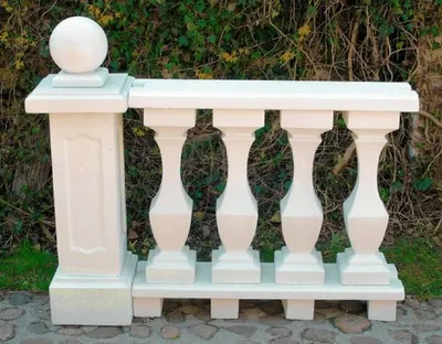Produktbild von Casa Padrino Jugendstil Balustrade mit Säule und dekorativer Kugel Weiß 133 x 33 x H. 110 cm - Massives Stein Geländer aus feinstem Beton - Prunkvolle Garten Deko