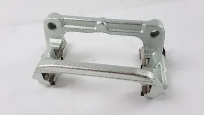 Immagine prodotto di Supporto pinza freno originale OPEL. Codice: 13403607