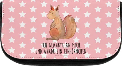 Produktbild von Mr. & Mrs. Panda Kosmetiktasche Einhorn Glauben - Rot Pastell - Geschenk, Eichhörnchen, Waschtasche, Einhörner, Unicorn, kosmetiktäschchen, Kulturtasche, Eichhorn