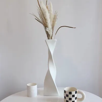 Produktbild von Famanu Vasen elegante gedrehte Form - Keramik - H 40 x L 10,5 cm