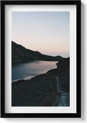 Produktbild von See und Berge– Wandbild mit Rahmen – Gerahmtes Bild  – Wanddekoration – 40x60 cm –  Schwarz