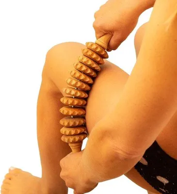 Produktbild von Famanu Massage Roller 40 cm - Anti-Cellulitis mit Handgriff aus Holz