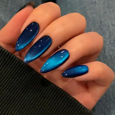 Zdjęcie produktu dla Sztuczne paznokcie "Cat Eye" w odcieniu niebieskim, 24 sztuki, kształt migdałowy, efekt brokatu, zestaw sztucznych paznokci