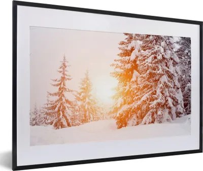 Produktbild von MuchoWow® Gerahmtes Poster Sonne - Bäume - Schnee 60x40 cm - Poster mit Schwarzem Bilderrahmen Wandposter Rahmen Foto Bilder - Schlafzimmer - Plakat in Rahmen - Drucken