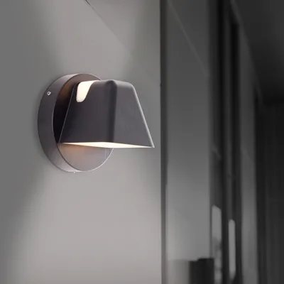 Produktbild von Klassische Außenwandlampe aus Metall mit warmweißer Lichtfarbe - 13 cm