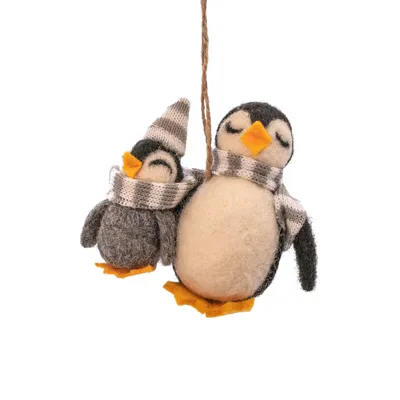 Produktbild von Mama Pinguin mit Baby Filz Weihnachthänger – Sass & Belle