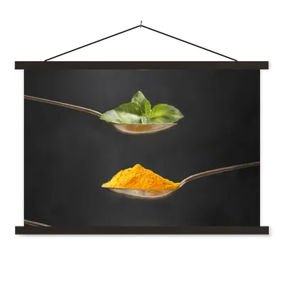 Produktbild von MuchoWow® Textilposter Kräuter - Löffel - Gewürze - Schwarz - Italienisch 150x100 cm mit schwarzem Rahmen - Schlafzimmer