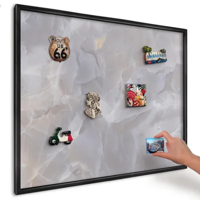 Produktbild von Magnettafel 80x60 cm mit schwarzem Rahmen - Magnetische Metalltafel, Magnetpinnwand zur Wandmontage für Wohnzimmer, Küche, Flur, Kinderzimmer und Büro - Graue Eleganz