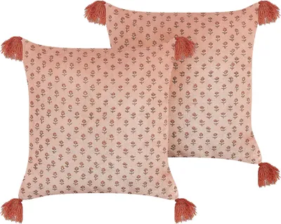 Produktbild von BELIANI Dekokissen 2er Set Rosa Samtstoff Blumenmotiv Quasten quadratisch 45 x 45 cm mit Füllung Wohnaccessoires für Sofa Bett Wohnzimmer Schlafzimmer