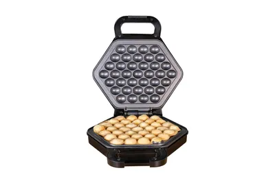 Unold Bubble Waffelmaker Bobby offen auf weiß, zeigt goldene, runde Eierwaffeln im Inneren.
