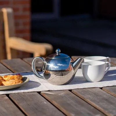 Zdjęcie produktu dla Azomor – elegancki czajnik ze stali nierdzewnej z sitkiem do herbaty liściastej