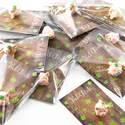 Produktbild von Mini rosa Glücksschweine & rustikale Kärtchen mit Text Viel Glück - 10 Glücksbringer