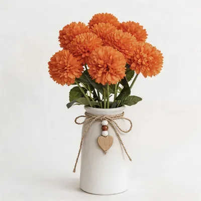 Imagen del producto de Arreglo floral artificial de crisantemos en un jarrón con cuerda de yute