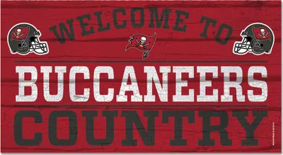 Produktbild von NFL Tampa Bay Buccaneers Welcome to Country Wood Sign Holzschild Holz 61x33cm