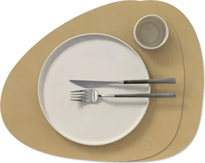 Productafbeelding van LIND DNA Placemats Nupo - Leer - Khaki - Curved - 44 x 37 cm - 2 Stuks