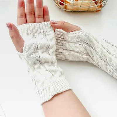 Produktbild von Fingerlose gestrickte Handschuhe für den Winter in Weiß