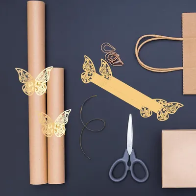 Produktbild von Goldene Serviettenringe mit Schmetterlingsdesign - Set von 50 - Perlmuttpapier