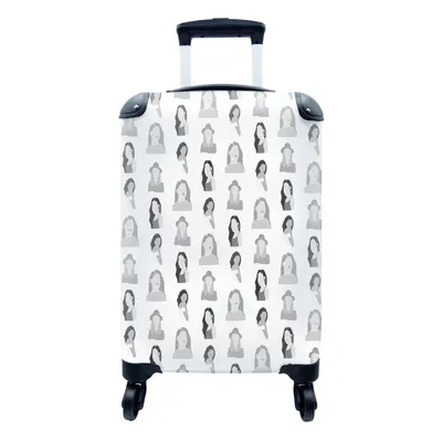 Produktbild von MuchoWow® Koffer Handgepäck Trolley Rollkoffer Kleine Reisekoffer mit 4 Rollen - Hintergrund - Frau - Schwarz - Weiß - Cabin Size < 55x40x23 cm & 55x40x20 cm - Fotokoffer - Kabinenkoffer - Boardgepäck - Reise-Box - Reisekoffer - Reisegepäck - Koffer mit Bild - Trolley für Kinder