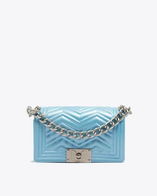 Immagine prodotto di Borsa a mano da donna in PVC nero con tracolla a catena dorata, marca Marc Ellis