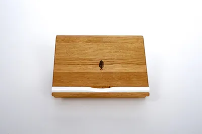 Produktbild von Laptop-Organizer Holz Eiche geölt Notebook-Halterung