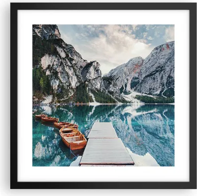 Produktbild von Gerahmtes Poster - Schwarzer Rahmen - Boote Berge Hafen - 40x40 cm - Wand Bild - Wanddeko - Wandbilder - Kunstposter - Wandposter - Bilderrahmen - Bilder - Kunstdruck - P2BAC40x40-5068