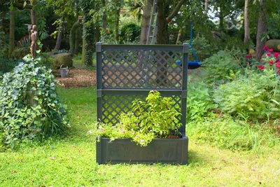 Zdjęcie produktu dla Donica KHW 100 cm z centralnym podestem, wymiary 100 x 43 x wys. 140 cm, wysokiej jakości tworzywo sztuczne, stabilna, odporna na warunki atmosferyczne i promieniowanie UV. Kolor: antracyt.