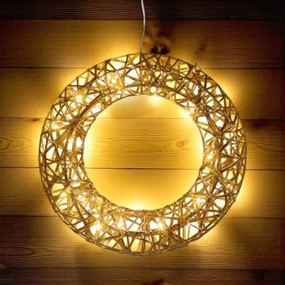 Immagine prodotto di Anello illuminato di 30 cm avvolto in un nastro dorato bianco caldo con timer - 20 LED - Decorazione natalizia a sospensione a batteria