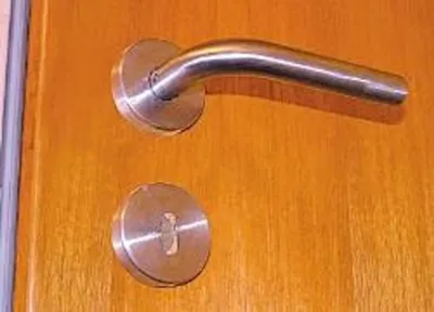 Produktbild von Edelstahl Türbeschlag modernes Design Türdrückergarnitur silber