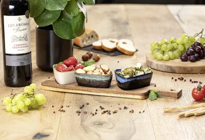 Produktbild von MORITZ&MORITZ Dipp Schalen Set dreieckig mit Akazienbrett 34x9,5x4,6cm 4teilig