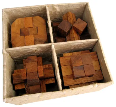 Obrázek produktu pro Sada 4 logických her - 3D dřevěné puzzle v dekorativní dárkové krabičce