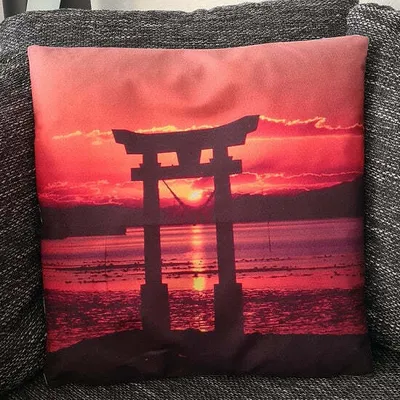 Obrázok produktu pre Obal na vankúš Japonsko: Svätyňa Itsukushima pri západe slnka – 45 cm x 45 cm