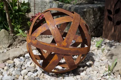 Produktbild von Edelrost Bänderkugel - Durchmesser 20 cm