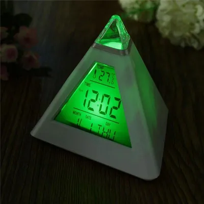 Produktbild von Jumada's - Pyramidenuhr mit LED-Beleuchtung/ Digitaler Wecker/ Thermometer/ Kalender/ Standuhr/ Wecker/ Heble