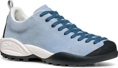 Mojito Lifestyleschuh von Scarpa in hellblau mit schwarzer Gummisohle und Schnürung.