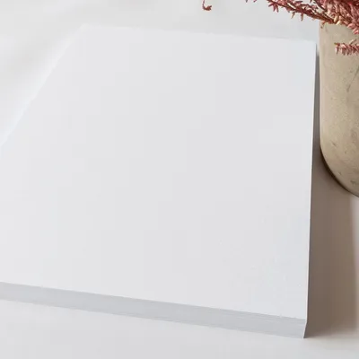 Produktbild von Zeichenkarton A4 weiß, 100 Blatt, 300 g, 21 x 29,7 cm, zum Basteln