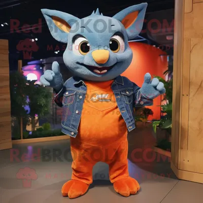 Produktbild von Orangefarbener REDBROKOLY Fledermaus Maskottchen Kostüm charakter gekleidet mit einem Jeanshemd und Anstecknadeln