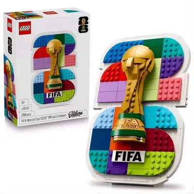 Produktbild von LEGO Editions Offizielles Emblem des FIFA World Cup 2026 Spielzeug - 3D Modellbau mit Trophäe - DIY Deko für Kinder - Geschenk für Jungen, Mädchen ab 10 Jahren und erwachsene Sportfans - 43032