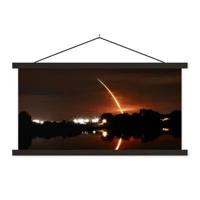 Produktbild von MuchoWow® Textilposter Langzeitbelichtung des Space-Shuttle-Starts 150x75 cm mit schwarzem Rahmen - Posterleiste
