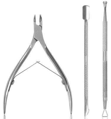 Image de Kit de manucure et pédicure, comprenant 3 pièces : un repousse-cuticules et une pince, en argent