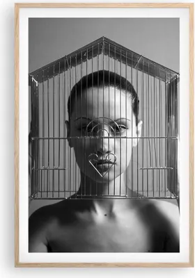 Produktbild von Gerahmtes Poster - Rahmen in heller Eiche - Schwarzweiß Frau Käfig - 61x91,5 cm - Wand Bild - Wanddeko - Wandbilder - Wandposter - Bilderrahmen - Bilder - Kunstdruck - Wandbild - P2NPA61x91-4131