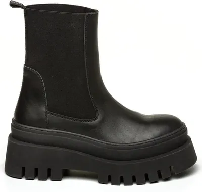 Produktbild von Kaufen Sie die Steve Madden Cassandra Bootie Schwarz bei Kicksshop. Stilvolle schwarze Damenstiefel mit modernem Design und bequemer Passform.