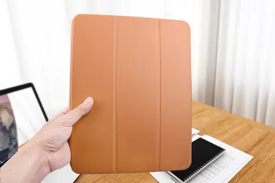 Immagine prodotto di Custodia a libro marrone Apple per iPad Pro 12,9 pollici (2018)