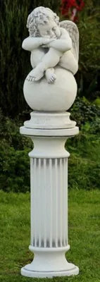Obrázok produktu pre Casa Padrino Barokový stĺp s anjelom na guli biely / sivý Ø 30 x v. 134 cm - Nádherný záhradný stĺp v barokovom štýle - Záhradná dekorácia kamenný stĺp so sochou - Barokové doplnky pre záhradu a terasu